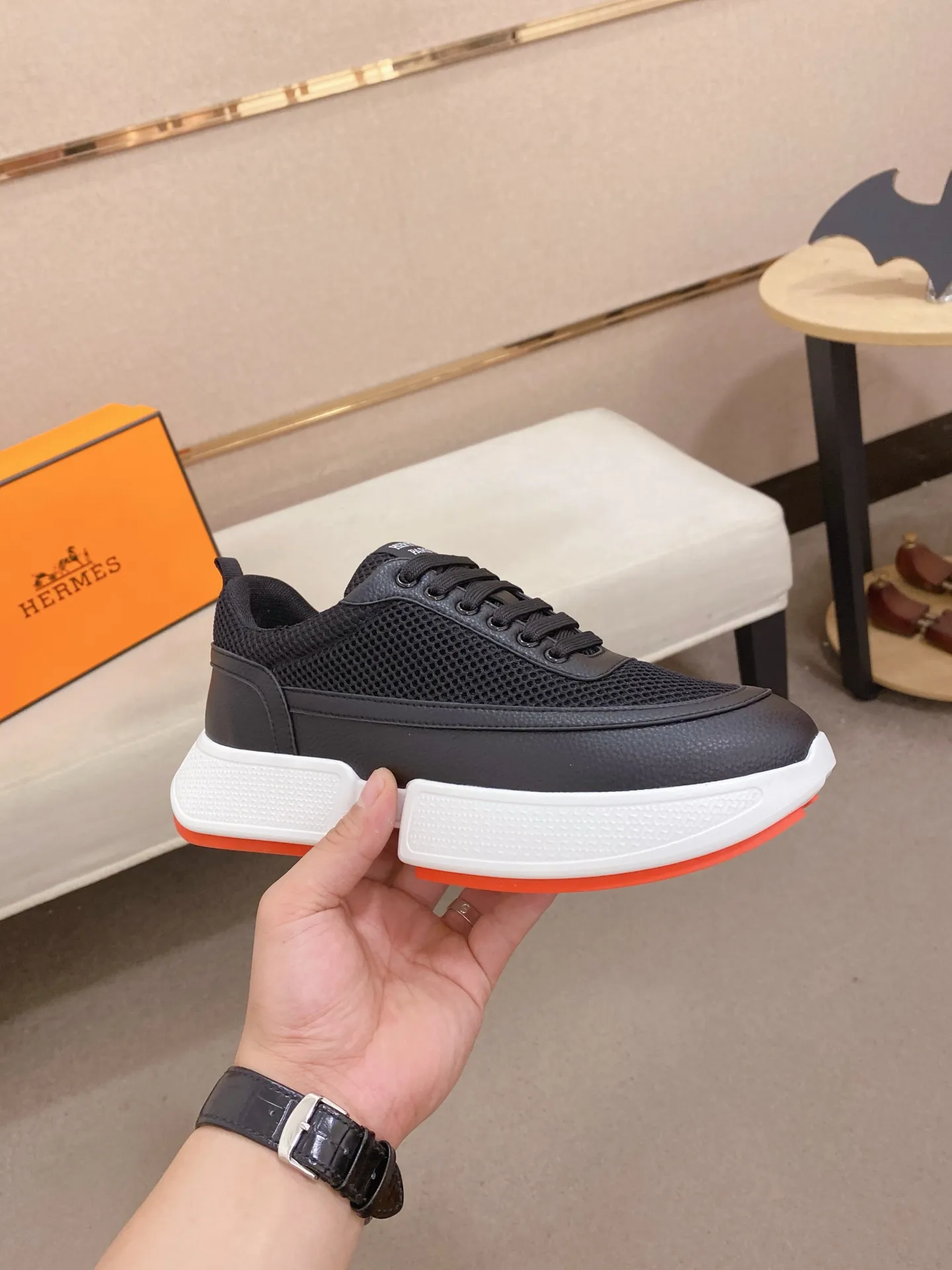 Men's clothing and shoes💰: 462💰《HERMES》【Classic Original Version】Hermès; Top 🔝 Purchasing Agency 🔍🔍Men's latest 🇺🇸 counters are on sale simultaneously, imported from Italy original ▲▲cowhide ▲▲ (high-end, extravagant and classy) ) Exquisite workmanship (Italian 🇮🇹 imported water-dyed 🐂 cowhide lining) sole: original sole provided by the original factory, ⚠️exclusive double-layer activity·TPR·rubber·combined molded outsole; super comfortable·wear-resistant·non-slip·environmental protection The real thing is more beautiful if you take the real thing (high quality, follow the order). You can enter and exit the counter at will * Number of yards: 38-44 (45 can be customized and cannot be returned or exchanged)